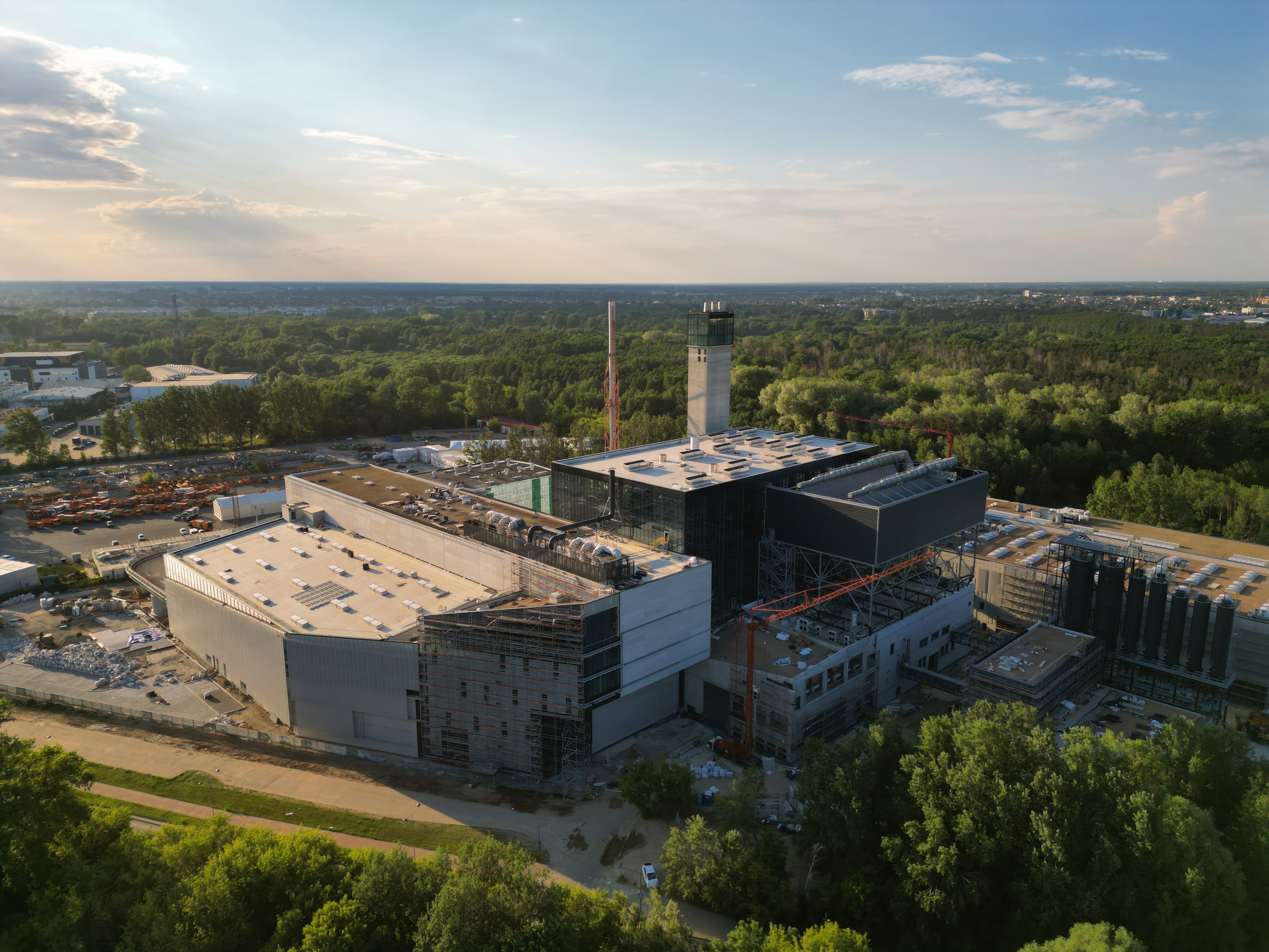 Centralized vs Decentralized Waste-to-Energy Systems